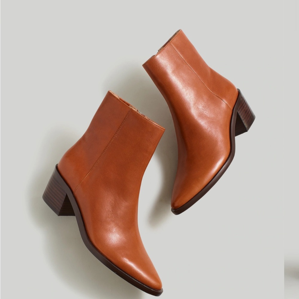 Madewell women 
The Darcy Ankle Boot
$198 size 9.5 NEW
Warm Cinnamon